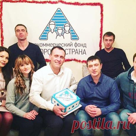 В январе Реабилитационный Центр "Вершина-Воронеж" отметил двухлетие своей работы! 💐🎉 Резиденты подготовили творческое поздравление и торжественно поздравили. Наша дружная команда - это хорошо работающий коллектив, который все решения принимает вместе и всегда стремится улучшить работу центра и реабилитационного процесса. Для нас это не просто работа, это призвание помогать людям в трудных жизненных ситуациях. Поздравляем наш центр с двухлетием!!! ☎️тел. горячей линии +7 ...