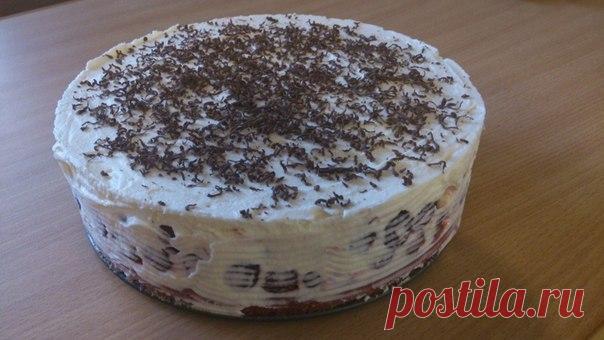 Вишневый торт с кремом из сыра маскапоне.

Ингредиенты: 

Для бисквита: 
3 яйца, 
150 гр. сахара, 
150 гр. муки. 

Крем: 
сливки 33-35% 250 мл, 
сахар 150 гр., 
сыр маскарпоне 250 гр. 

Начинка- свежемороженая вишня 600 гр. 

Приготовление: 

Бисквит- яйца взбить с сахаром до воздушной пены, добавить муку. Выпекать 15-20 мин. при 180 гр. Остудить, сверху выложить вишню. 
Крем- сливки взбить с сахаром до полного его растворения, добавить сыр, хорошо перемешать. Выложить на ...