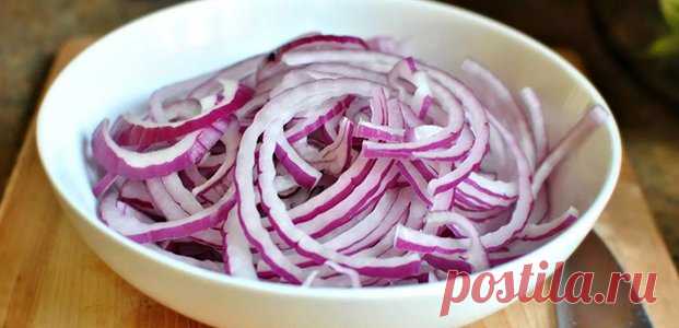 Как вкусно замариновать лук для шашлыка: 4 рецепта 

Лук – неотъемлемый ингредиент при приготовлении шашлыка. Овощ придает мясу пикантность, сочность и мягкость. Мариновать лук для шашлыка можно отдельно от мяса, не подвергая тепловой обработке. Так л…