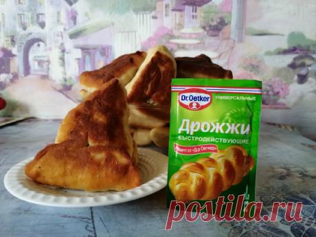 Беляши в нашем доме любят все! Они сочные и сытные. А форма не важна! Главное - содержание! Сегодня я сделаю беляши треугольной формы.