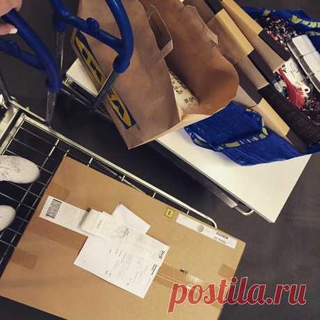 Сегодня я весь день тут тусила . А еще я сейчас шурупы прикручиваю )) 😐🙊