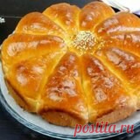 Мягкие булочки с шоколадом ДомашняяПростой. 163600Автор: Татьяна29 июня 2020, 10:14. Как приготовить. Видео. Похожие рецепты. Ингредиенты. молоко – 150 мл. вода – 100 мл. яичный белок – 1 шт. растительное масло – 50 мл. сливочное масло – 100 гр. соль – 0,5 ч.л. сахар – 2 ч.л. дрожжи – 15 гр. мука – 500 гр. (+/-) шоколадная паста или шоколад. желток – 1 шт. кунжут. Пошаговый рецепт приготовления. Соединить теплое молоко, теплую воду, сахар, соль, дрожжи, яичный белок, расти...