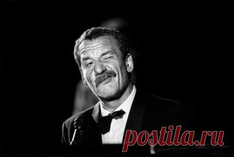 Его голос отличается от большинства певцов и дарован ему генетикой, хотя он начинал «ударником» — Паоло Конте
Паоло Конте Паоло Конте Что такое голос и что влияет на его звучание ? Безусловно, звучание нашего голоса в 90% закладывается на генетическом уровне. Некоторым красивый голос дается от природы и им практически ничего не стоит его развивать, а вот другие могут сколь угодно пытаться развить голос, но ничего не выходит. Генетика. Голос — основной […]
Читай дальше на сайте. Жми подробнее ➡