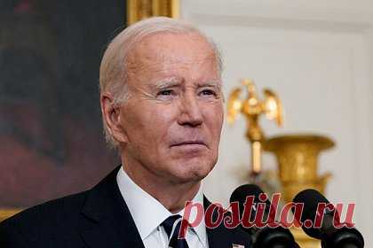 В США раскритиковали миграционную политику Байдена. Политика президента США Джо Байдена привела к тяжелейшему миграционному кризису в стране, при этом расплачиваться приходится Украине. Колумнист The Washington Post Марк Тиссен заявил, что американский лидер поспособствовал возникновению «самого тяжелого кризиса на границе» за всю историю Соединенных Штатов.