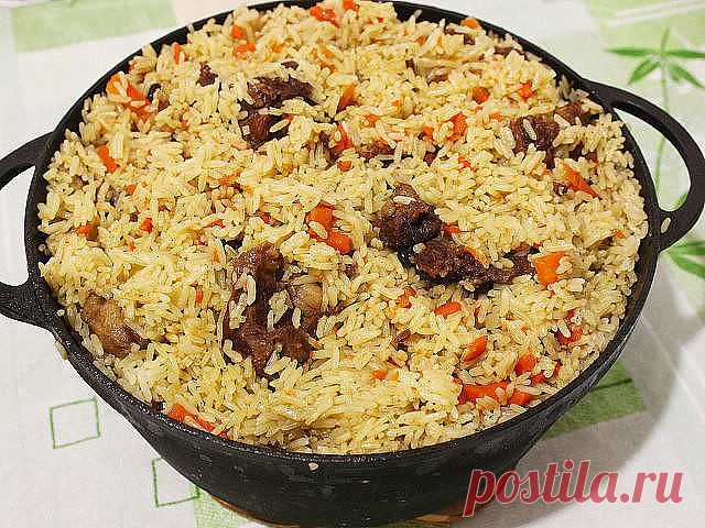 Секреты вкусного плова 

* Морковь нужно резать длинной соломкой и ни в коем случае не тереть. Не бойтесь переборщить с длиной, чем длиннее соломка, тем вкуснее плов. 

* Лучшая посуда для плова — толстая чугунная кастрюля, глубокая и толстая сковорода, чугунный казан. В любом варианте – с плотно прилегающей крышкой.