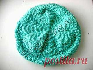 БЕРЕТ СВЯЗАННЫЙ УЗОРОМ «ПАВЛИНИЙ ХВОСТ»
Это берет связала Ирина Потапова узором «Павлиний хвост». Размер головы 57 -58. Пряжа 218 м в 100 г.
Спицы № 2,5 и №3.
Берет можно вязать по кругу, а можно вязать на двух спицах, а затем сшить.
Основной узор – «Павлиний хвост». Этот узор немного отличается от того, для которого было сделано это видео.
Для первого способа:
Количество петель должно быть кратно 19
С 1-го по 3-й ряды все петли лицевые
4-й ряд: * 3 раза по 2 петли вместе изнаночной, 1 изн., н