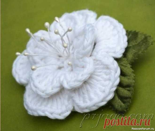 Красивый цветок крючком