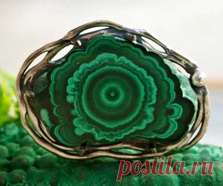 Какие камни зеленого цвета от черной магии? Каменная магия : изумруд, малахит, аметист, сапфир