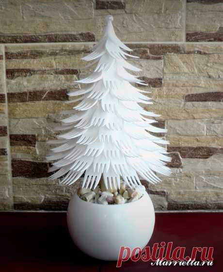 Креативная новогодняя елочка из вилок