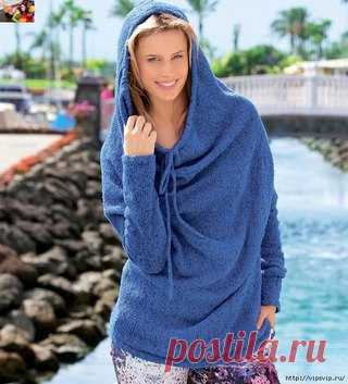 КАК СВЯЗАТЬ ДЖЕМПЕР С ЦЕЛЬНОВЯЗАННЫМ КАПЮШОНОМ? 

РАЗМЕР 

S/M (L/XL) 

ВАМ ПОТРЕБУЕТСЯ 

Пряжа (75% шелка, 25% хлопка; 100 м/25 г) — 400 (450) г синей; спицы №3,5 и 4; 1 крючок для шерстяной пряжи №3,5. 

УЗОРЫ И СХЕМЫ 

РЕЗИНКА 

Вязать попеременно 2 лицевые, 2 изнаночные. 

ЛИЦЕВАЯ ГЛАДЬ 

Лицевые ряды — лицевые петли, изнаночные ряды — изнаночные петли; 
в круговых рядах все петли лицевые. 

ПЛОТНОСТЬ ВЯЗАНИЯ 

21 п. х 30 р. = 10 х 10 см, связано лицевой гладью. 

ВЫПО...