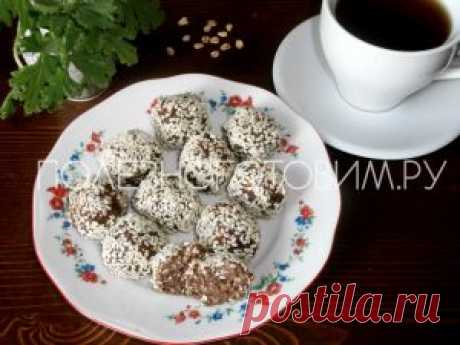Овсяно – банановое печенье в виде конфет. Вкусная ПП выпечка Овсяно - банановое печенье содержит всего 2 основных ингредиента, в нем нет сахара, яиц, масла и муки. При этом получается вкусная диетическая ПП выпечка.