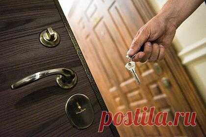 Россиянам ускорят сделки с недвижимостью. К 2022 году россиянам предложат полностью перейти на электронный документооборот с недвижимостью. Выдачу всех видов выписок организуют онлайн на портале госуслуг. Данная инициатива ускорит и упростит регистрацию сделок, оформление прав на жилье, сообщил 4 августа руководитель Росреестра Олег Скуфинский.