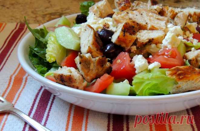 Диетический салат с куриной грудкой: 5 рецептов без майонеза