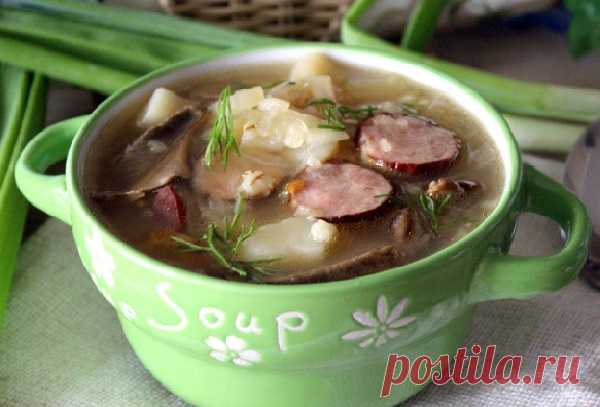 Куявский капустняк ⋆ Кулинарная страничка Куявский капустняк (Kapuśniak kujawski)- вкусное, сытное , ароматное первое блюдо старопольской кухни. Ингредиенты: квашенная капуста-300-400 г сушеные белые грибы-1 горсть крупа перловая — 1 горсть картофель-3-4 шт морковь-1...