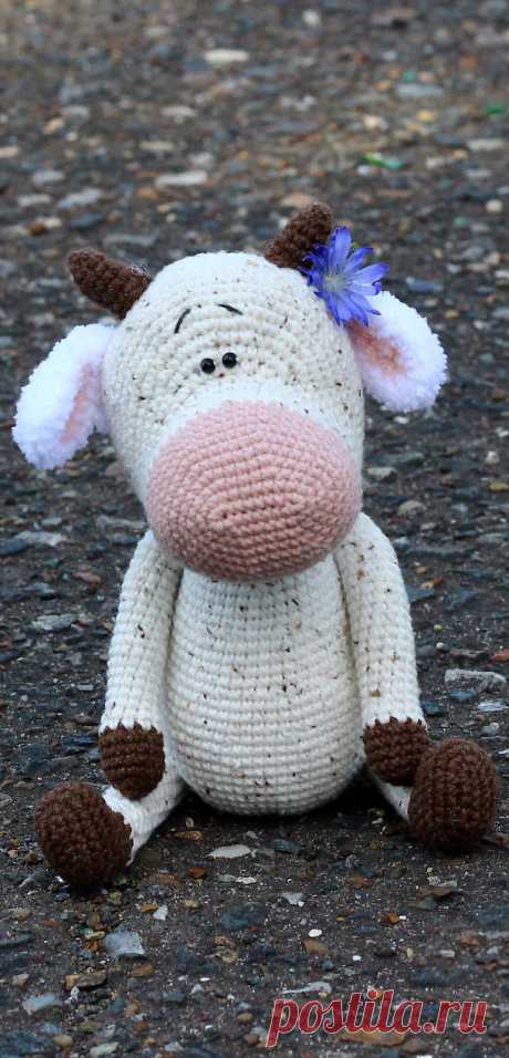 PDF Корова Милка крючком. FREE crochet pattern; Аmigurumi doll patterns. Амигуруми схемы и описания на русском. Вязаные игрушки и поделки своими руками #amimore - корова, коровка, телёнок, бык, бычок, cow, bull, vaca, mucca, Kuh, krowa, inek, lehmä, vache, kráva, lehm. Amigurumi doll pattern free; amigurumi patterns; amigurumi crochet; amigurumi crochet patterns; amigurumi patterns free; amigurumi today.