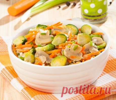 Салат из брюссельской капусты с шампиньонами