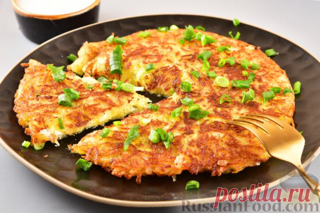 Рецепт: Большой драник с начинкой из плавленого сыра и зелени на RussianFood.com