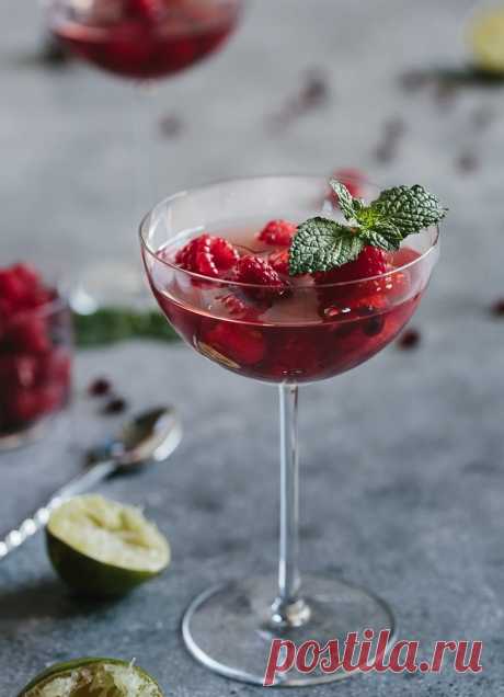 Raspberry and Pomegranate Rosé Summer Cocktail - Foolproof Living