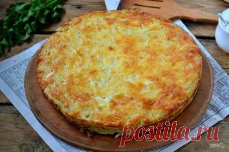 Запеканка из тертого картофеля с сыром и чесноком
Предлагаю вам рецепт, как приготовить запеканку из тертого картофеля с сыром и чесноком, он вам непременно понравится. Ведь блюдо готовится очень просто и достаточно быстро. Такая запеканка подойдет, чтобы накормить семью из четырех или даже пяти человек! В запеканку можно также добавить фарш, грибы, овощи, но чистый картофельный вариант мне нравится больше всего. Поэтому для начала предлагаю приготовить именно его.
Ингреди...