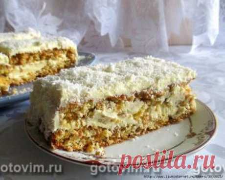 Торт бисквитный морковный с масляным кремом и кокосовой стружкой