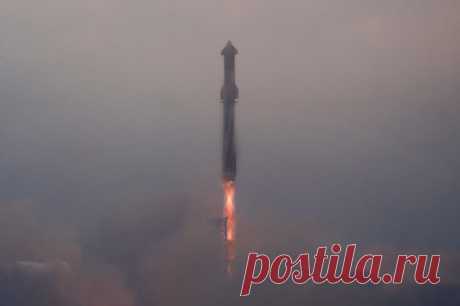 SpaceX Starship впервые в истории совершил мягкую посадку — в полёте от него отваливались детали | 3DNews | Дзен
