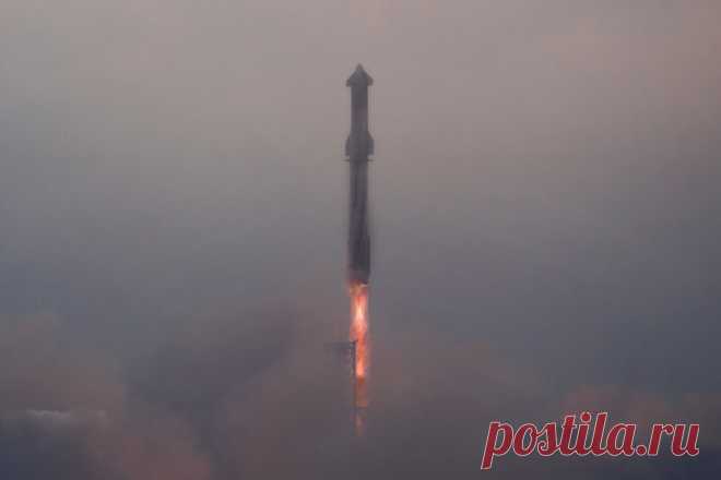 SpaceX Starship впервые в истории совершил мягкую посадку — в полёте от него отваливались детали | 3DNews | Дзен
