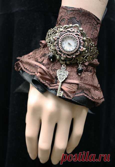 Женские украшения часы в стиле steampunk.