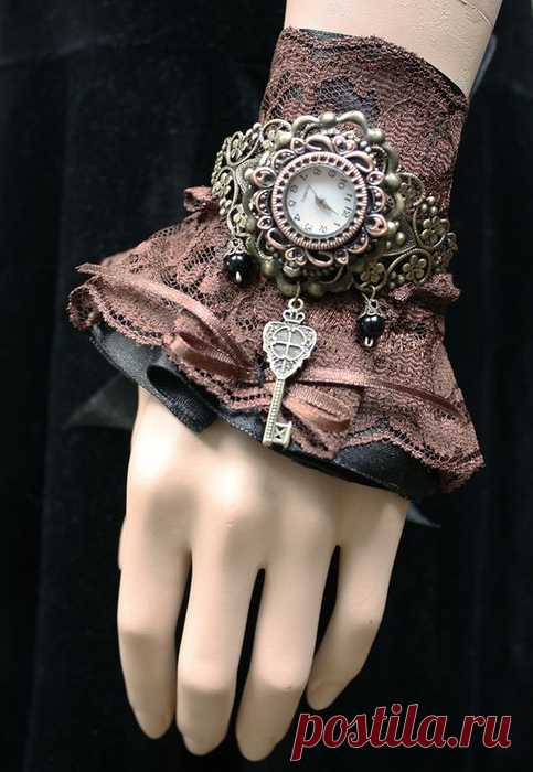 Женские украшения часы в стиле steampunk.