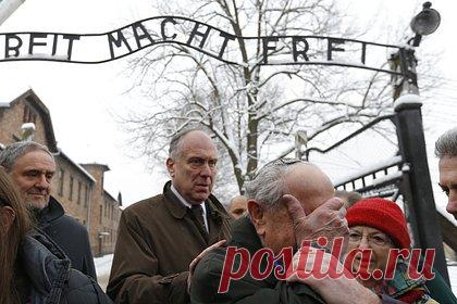 Правозащитники осудили паломничество неонацистов в Канаде. Правозащитники осудили встречу неонацистов, состоявшуюся у мемориала дивизии СС «Галичина» в канадской провинции Онтарио. Как отмечает газета, после скандала с чествованием в Палате общин ветерана дивизии Ярослава Хунки, неонацисты решили провести мероприятие у мемориала дивизии.