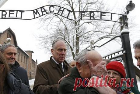 Правозащитники осудили паломничество неонацистов в Канаде. Правозащитники осудили встречу неонацистов, состоявшуюся у мемориала дивизии СС «Галичина» в канадской провинции Онтарио. Как отмечает газета, после скандала с чествованием в Палате общин ветерана дивизии Ярослава Хунки, неонацисты решили провести мероприятие у мемориала дивизии.