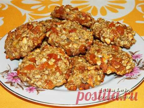 Постное печенье с курагой и миндалём