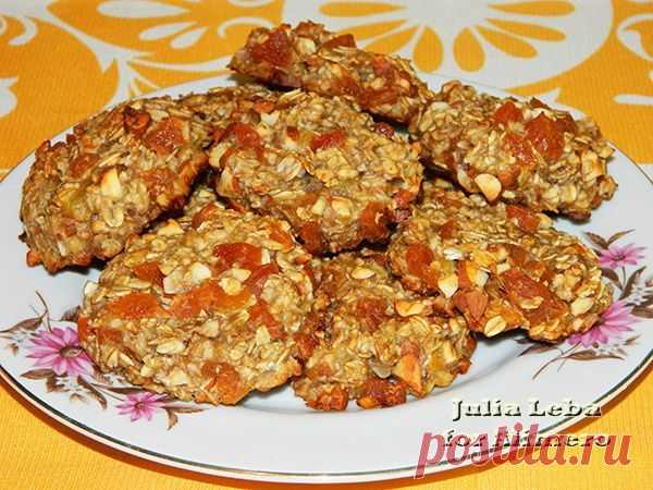 Постное печенье с курагой и миндалём