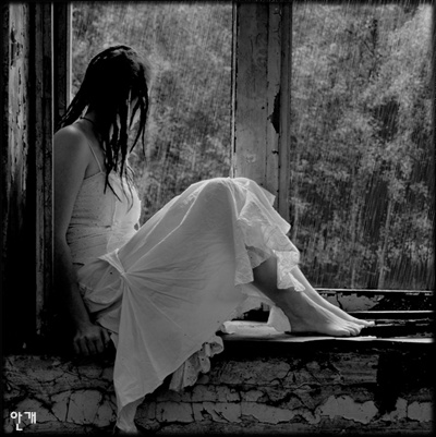 Black And White,sad,woman,rain gif by feggaroskoni_2010 | Photobucket