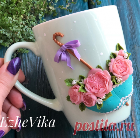 Декор кружки с пионовидными розами.