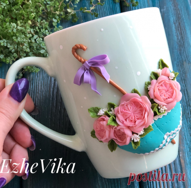 Декор кружки с пионовидными розами.