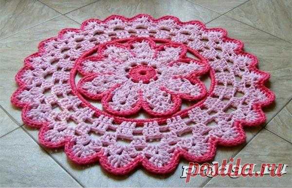 Коврики и сидушки спицами или крючком – большой выбор!