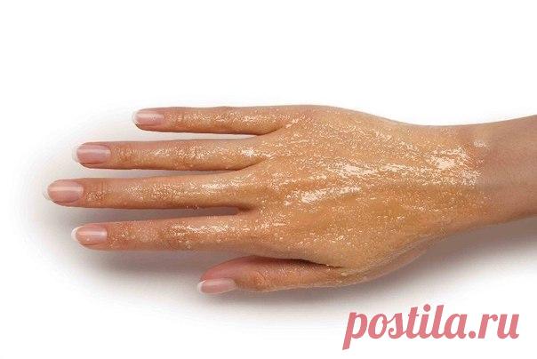 Сахарный пилинг для рук

Очень полезная процедура для рук – пилинг. С ним кожа станет нежной и гладкой.
Смешать 1 банан с 2 ст. л. сахара и добавить 10 капель любого масла.
Сделать ванночку для рук с теплой водой, затем помассировать кожу рук приготовленной смесью. Смыть теплой водой и обвернуть руки горячим полотенцем. Как только полотенце остынет – снять его и смазать руки кремом.