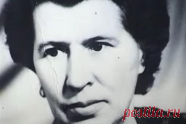 Как 30 лет ловили Тоньку-пулеметчицу — главную предательницу Великой Отечественной На допросах Антонина Макарова говорила, что перед теми, кого она расстреливала, стыдно ей не было. Не снились невинные жертвы ей и потом. Всего за период работы на немцев Макарова лично убила около полутора тысяч человек. Следствию удалось установить личности только нескольких сотен. Макаровой, или Тоньке-пулеметчице, предъявили обвинение и расстреляли.