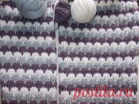 Трехцветный жаккард Забавно бывает, покупаешь нитки на что-то одно, а по факту делаешь из этого совсем другое... В общем, как-то попробовала я из нескольких цветов одной пряжи ленивый жаккард... Вот такой: Наверно это самый ленивый из всех ленивых жаккардов 0:) Это просто каждым цветом вяжется по 4 ряда, только когда…