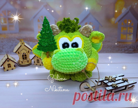 PDF Дракончик Лори крючком. FREE crochet pattern; Аmigurumi toy patterns. Амигуруми схемы и описания на русском. Вязаные игрушки и поделки своими руками #amimore - плюшевый дракон, дракончик из плюшевой пряжи, динозавр, динозаврик.