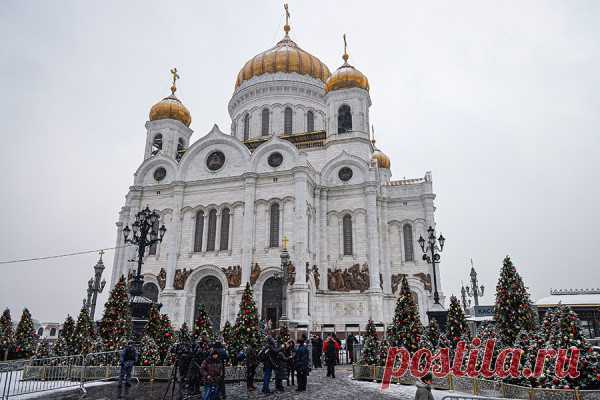 В Москве простились с Инной Чуриковой. Фоторепортаж. Народная артистка СССР Инна Чурикова умерла 14 января на 80-м году жизни. Она служила в театре «Ленком» почти 50 лет, исполнила десятки ролей в кино. Кто пришел проститься с актрисой — в фоторепортаже РБК