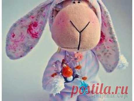 Шьем овечку в костюме зайчика. Часть 1 Сложность: ниже средней
Время работы: 5 часов Материалы: махровая ткань, синтепух, трикотаж, картон, нитки, иголка, палочки деревянныеСо слов автора. Дорогие друзья, хочу поделиться с вами мастер-клас...