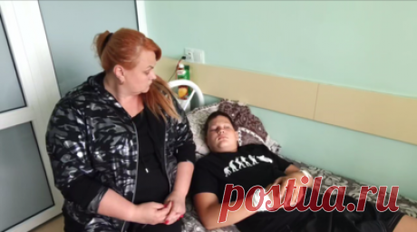 «Останутся во мне на память»: 12-летний Богдан Сухопар из Макеевки вынужден жить с осколками снаряда ВСУ в груди. 21 июня 2022 года украинские военные произвели массированный обстрел Макеевки в ДНР. Из РСЗО «Град» выпустили четыре ракеты, обстрел вели и кассетными боеприпасами. Над городом поднимались клубы дыма. В тот день один человек погиб и двое были ранены. Среди пострадавших оказался 12-летний ребёнок. О случившемся с ним RT рассказала его мама — Инна Сухопар. Читать далее