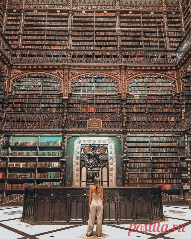 Библиотека в Рио Royal Portuguese Literature Office, Бразилия.