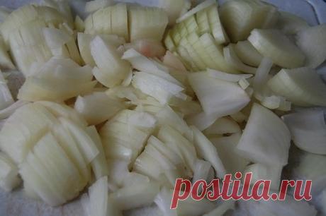 Борщевая заправка на зиму - просто и очень вкусно!

Очень удобно зимой - баночку маленькую открыл - и борщик за полчаса готов! Можно вегетарианский, можно на бульоне, можно на тушенке - вообще минутное дело!

Ингредиенты на 12 банок по 0,5 л:

свекла 3 кг
морковь 1 кг
помидоры 1 кг
лук репчатый 1 кг
перец сладкий 1 кг
1 стакан растительного масла
125 мл (половина тонкого стакана) уксуса 9%
1 стакан сахара
3 ст.л. соли

Приготовление:

Все овощи помыть, почистить, далее сло...
