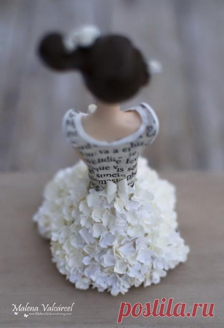 Скульптуры из старых книг Малена Валькарсель создает из старых книг, списанных из библиотек, скульптуры. Источник:  https://subscribe.ru