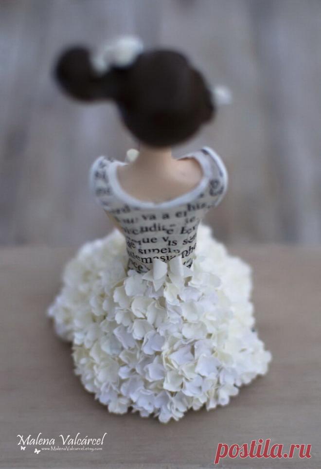 Скульптуры из старых книг Малена Валькарсель создает из старых книг, списанных из библиотек, скульптуры. Источник:  https://subscribe.ru