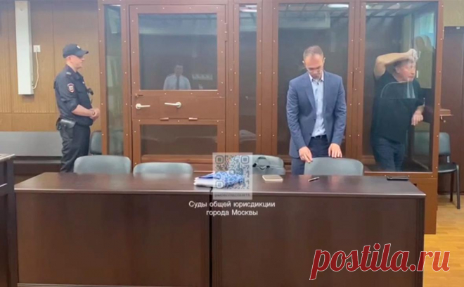 ТАСС узнал сумму хищений по делу бизнесмена Новицкого. Бывшего президента инвестиционного холдинга АФК «Система» бизнесмена Евгения Новицкого обвинили в хищении более 9 млрд руб.