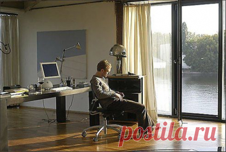 Если у тебя опустились руки, то скоро тебе на голову свалится всё, что ты ими  держал...