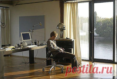 Если у тебя опустились руки, то скоро тебе на голову свалится всё, что ты ими  держал...